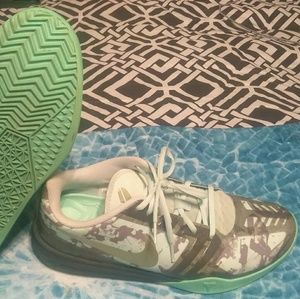 Kobe low top sneakers sz.10.5